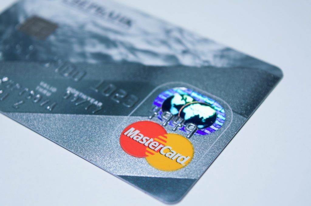 Diferencias entre tarjeta de crédito y débito
